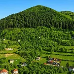 Parque de Campismo Bosnian Pyramid Glamping *