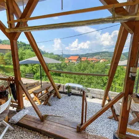 Bosnian Pyramid Glamping אתר קמפינג ויסוקו