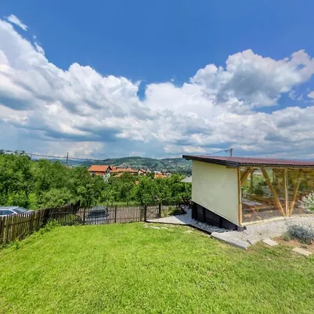 Bosnian Pyramid Glamping אתר קמפינג *