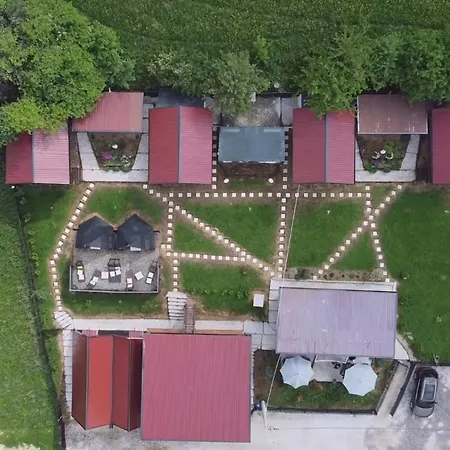 Bosnian Pyramid Glamping مكان تخييم