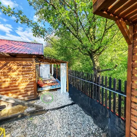 مكان تخييم Bosnian Pyramid Glamping فيسوكو