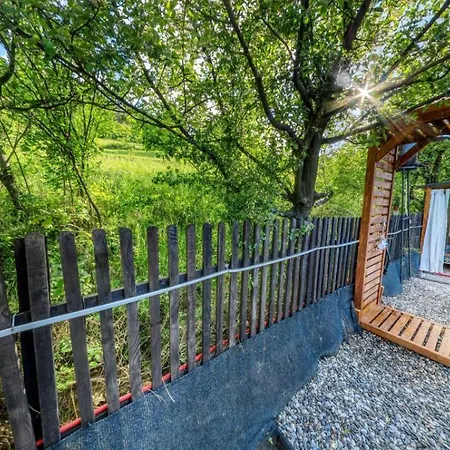 Bosnian Pyramid Glamping مكان تخييم