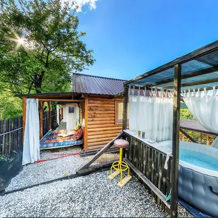Bosnian Pyramid Glamping مكان تخييم فيسوكو