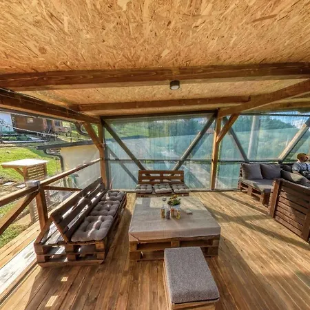 Bosnian Pyramid Glamping مكان تخييم فيسوكو