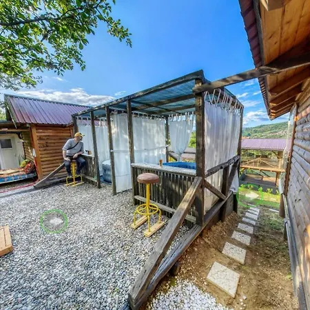 مكان تخييم Bosnian Pyramid Glamping فيسوكو