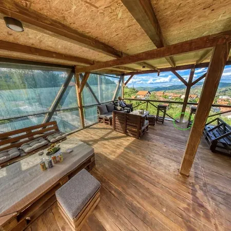 مكان تخييم Bosnian Pyramid Glamping *