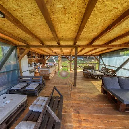 مكان تخييم Bosnian Pyramid Glamping فيسوكو