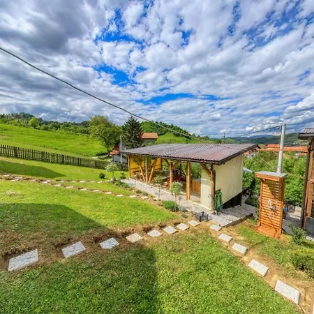Kamp alanı Bosnian Pyramid Glamping *