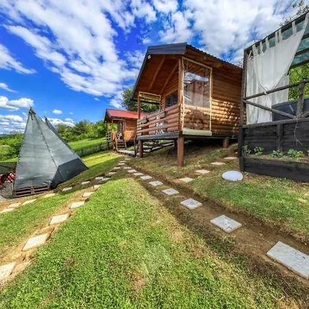 مكان تخييم Bosnian Pyramid Glamping فيسوكو