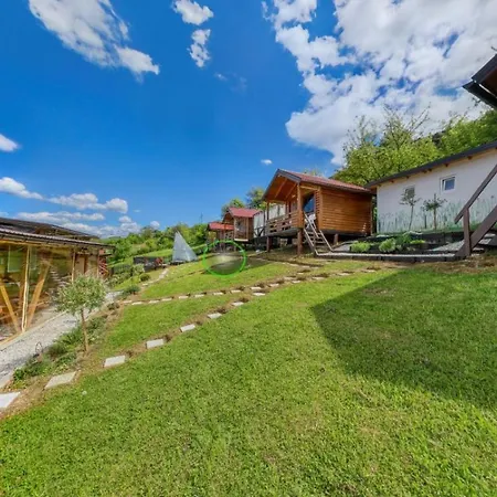 Bosnian Pyramid Glamping فيسوكو