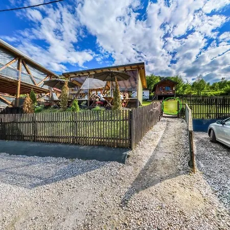 Bosnian Pyramid Glamping مكان تخييم