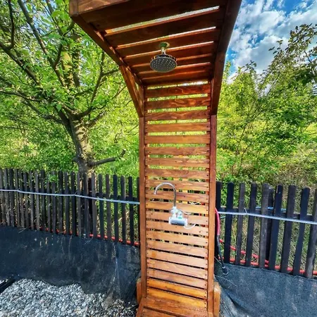 Bosnian Pyramid Glamping مكان تخييم فيسوكو