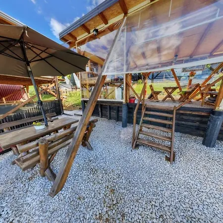 مكان تخييم Bosnian Pyramid Glamping فيسوكو