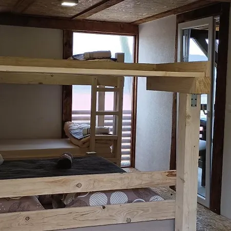 Bosnian Pyramid Glamping مكان تخييم *