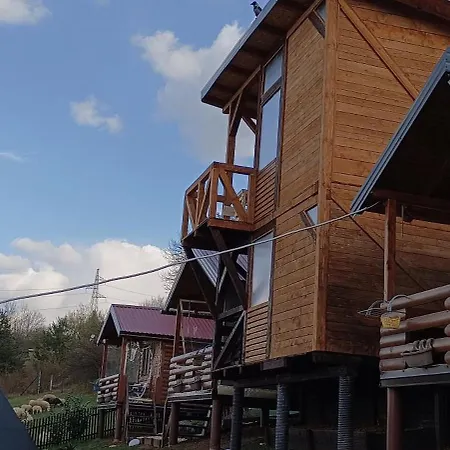 Bosnian Pyramid Glamping مكان تخييم فيسوكو